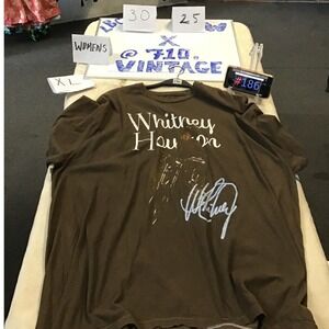 Vintage Whitney Houston Graphic T-Shirt Womens XL Brown Short Sleeve Signature